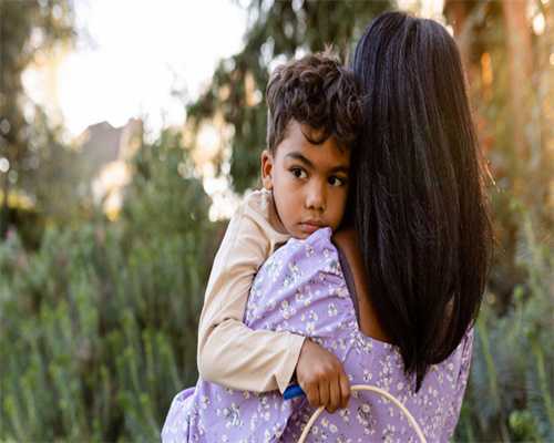 美国留学生“健康包”运抵洛杉矶 健康包里有什么？                                                            